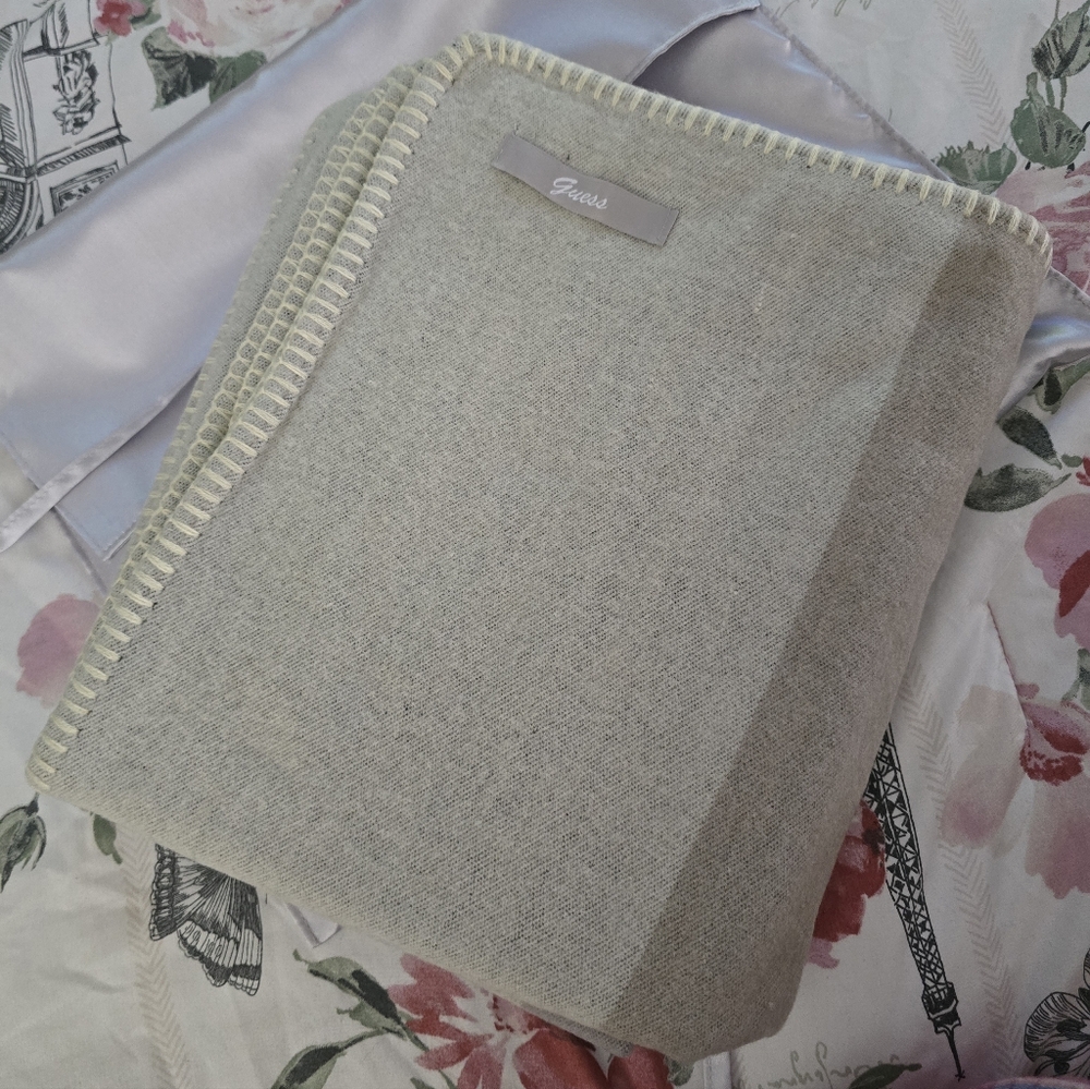 Guess Elegant Cream and Tan Woven Fleece Striped Throw Blanket & Satin Storage - Picture 4 of 4